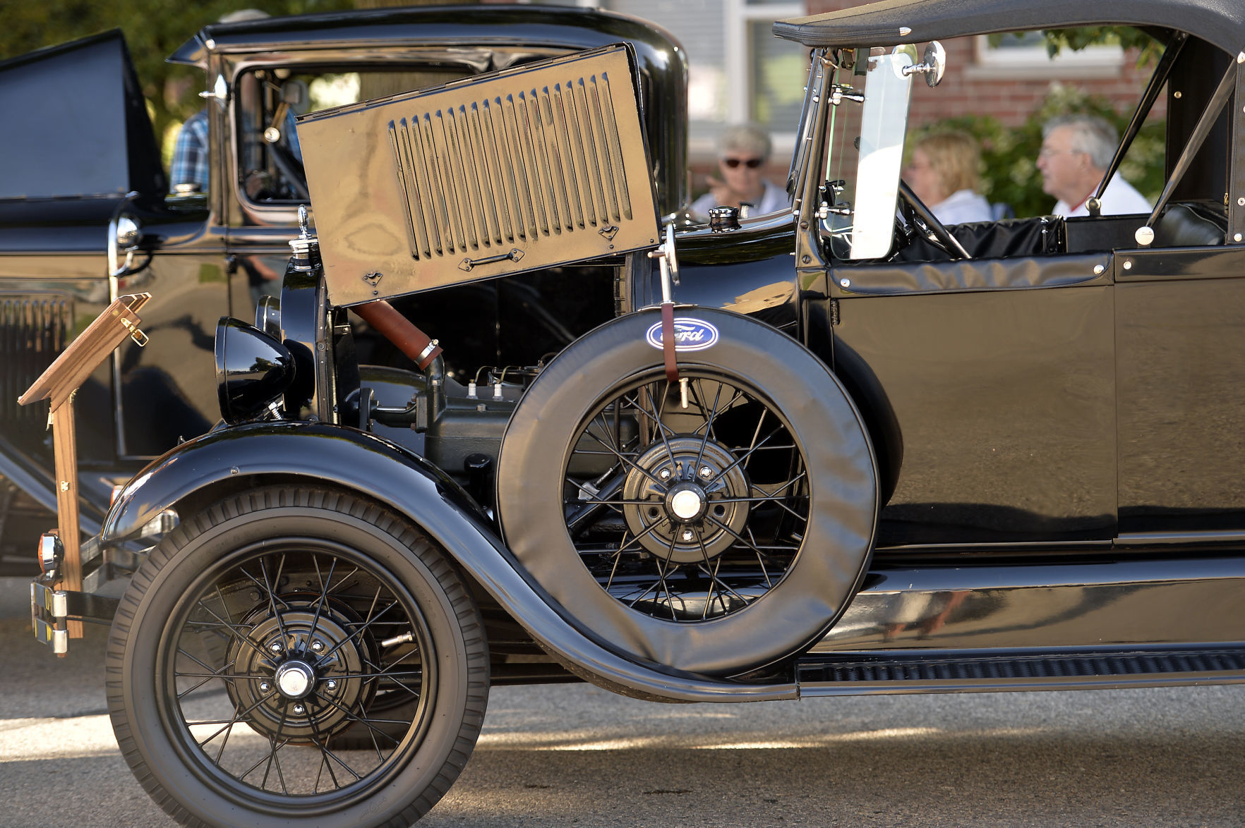 CLASSIC CRUISE IN CAR SHOW